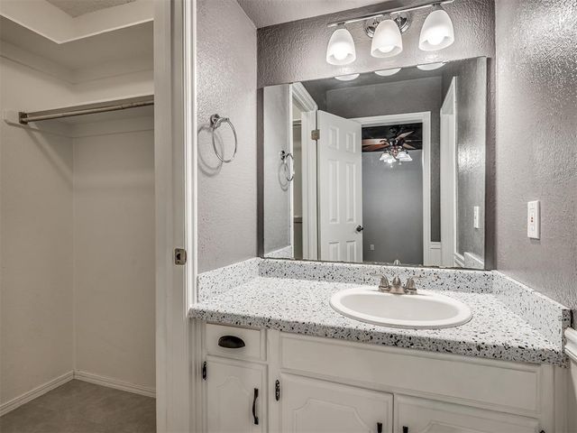 907 Ranchoak Court, Yukon, OK 73099