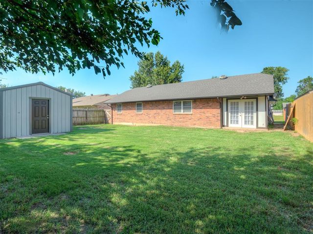 907 Ranchoak Court, Yukon, OK 73099