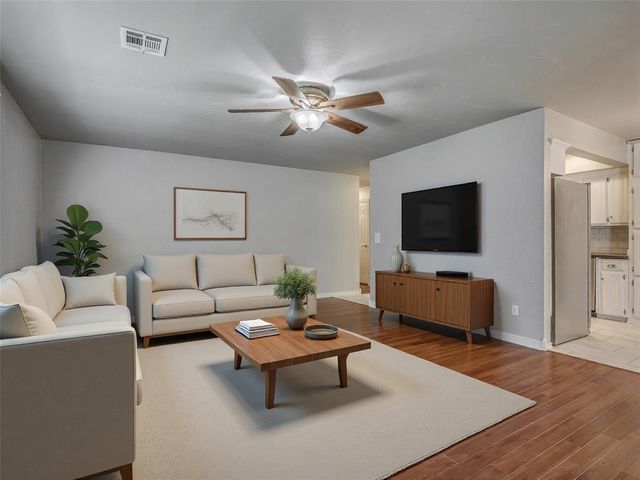 907 Ranchoak Court, Yukon, OK 73099