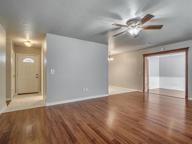907 Ranchoak Court, Yukon, OK 73099