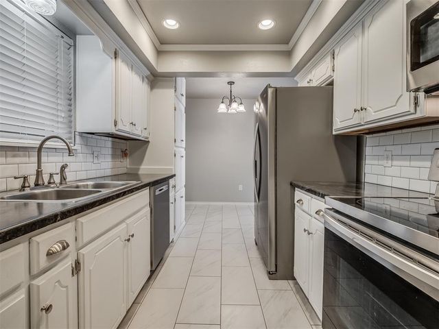 907 Ranchoak Court, Yukon, OK 73099