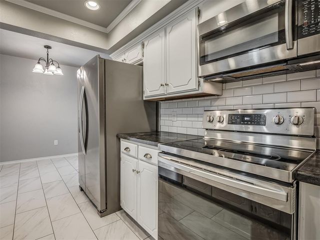 907 Ranchoak Court, Yukon, OK 73099