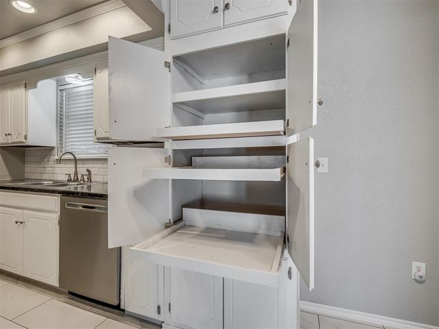 907 Ranchoak Court, Yukon, OK 73099