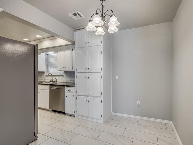 907 Ranchoak Court, Yukon, OK 73099
