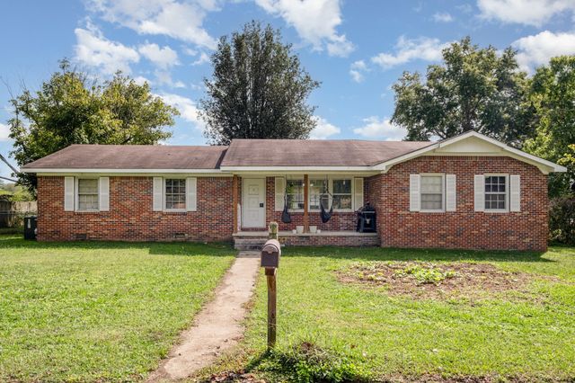 125 Morton Dr, Fayetteville, TN 37334