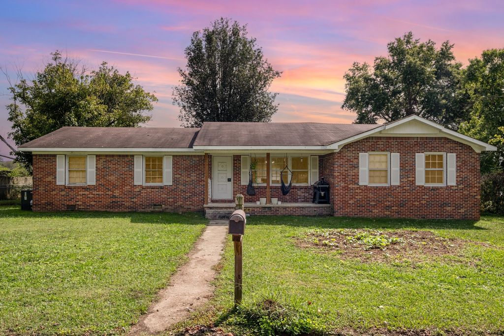 125 Morton Dr, Fayetteville, TN 37334