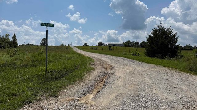 5746 N La Salle Estates Lane, Bloomfield, IN 47424