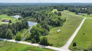 5746 N La Salle Estates Lane, Bloomfield, IN 47424