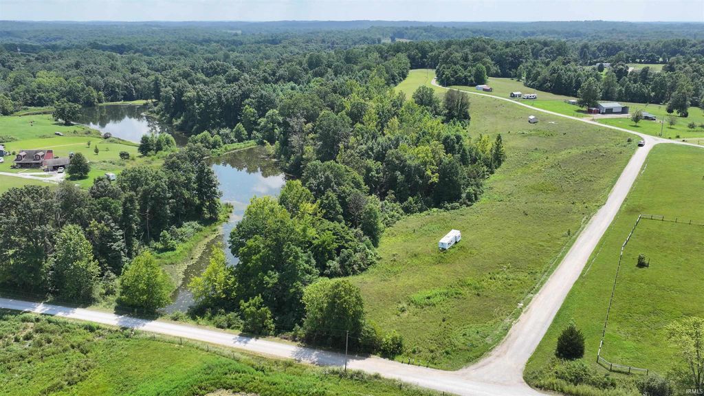 5746 N La Salle Estates Lane, Bloomfield, IN 47424