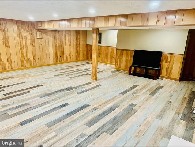 7428 MASON LN, Falls Church, VA 22042