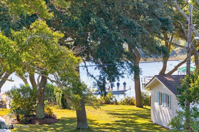 6718 Roberta Road SW, Ocean Isle Beach, NC 28469