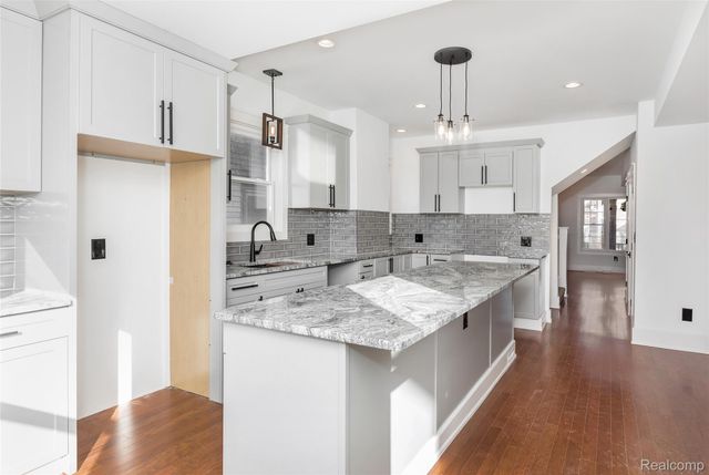 1583 Cadillac Boulevard, Detroit, MI 48214