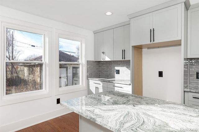 1583 Cadillac Boulevard, Detroit, MI 48214