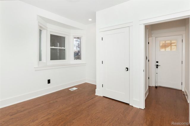 1583 Cadillac Boulevard, Detroit, MI 48214