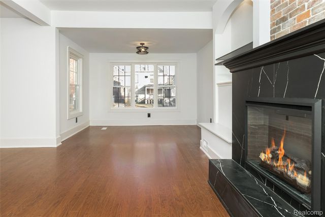 1583 Cadillac Boulevard, Detroit, MI 48214