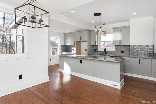 1583 Cadillac Boulevard, Detroit, MI 48214