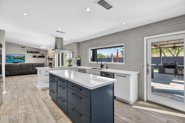 2249 E MERCER Lane, Phoenix, AZ 85028