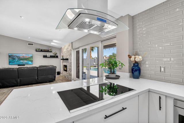 2249 E MERCER Lane, Phoenix, AZ 85028