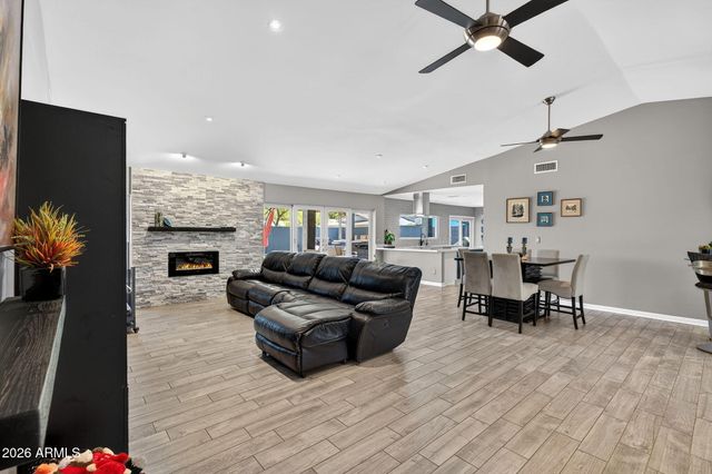 2249 E MERCER Lane, Phoenix, AZ 85028