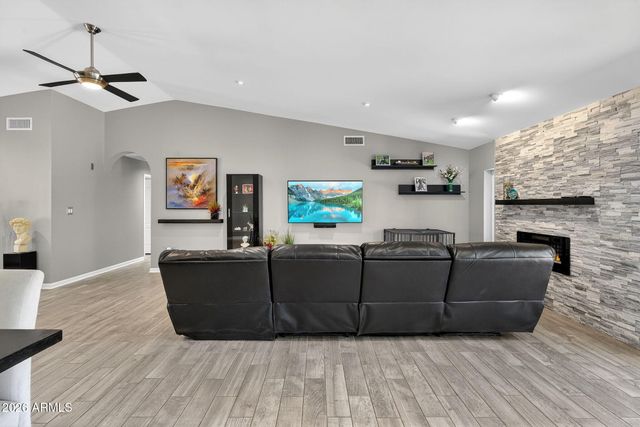 2249 E MERCER Lane, Phoenix, AZ 85028