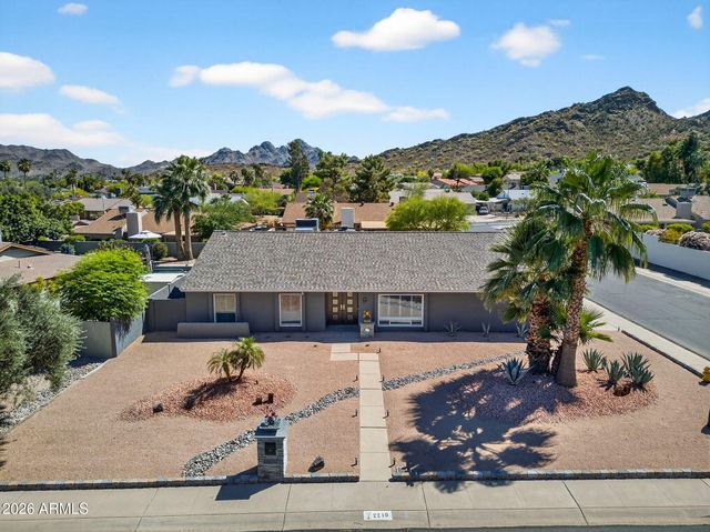 2249 E MERCER Lane, Phoenix, AZ 85028