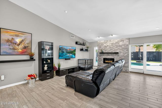 2249 E MERCER Lane, Phoenix, AZ 85028