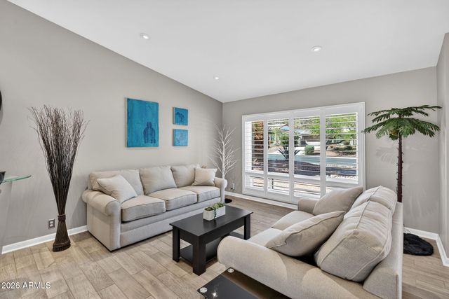 2249 E MERCER Lane, Phoenix, AZ 85028