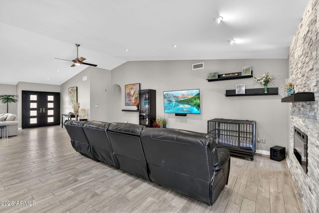 2249 E MERCER Lane, Phoenix, AZ 85028