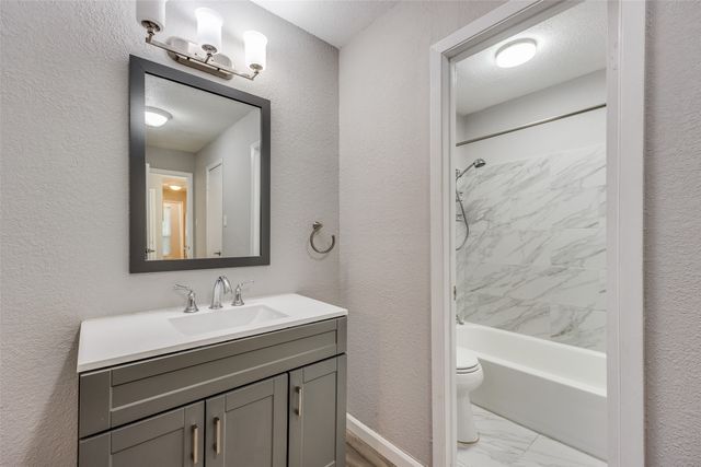 5981 Arapaho Road 403, Dallas, TX 75248