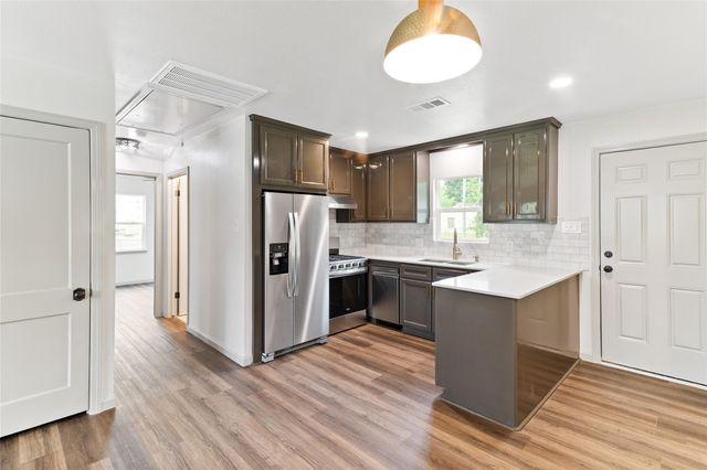 1108 Nottingham Drive, Angleton, TX 77515