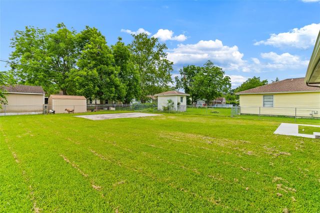 1108 Nottingham Drive, Angleton, TX 77515