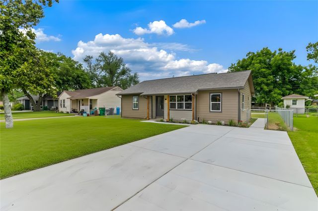 1108 Nottingham Drive, Angleton, TX 77515