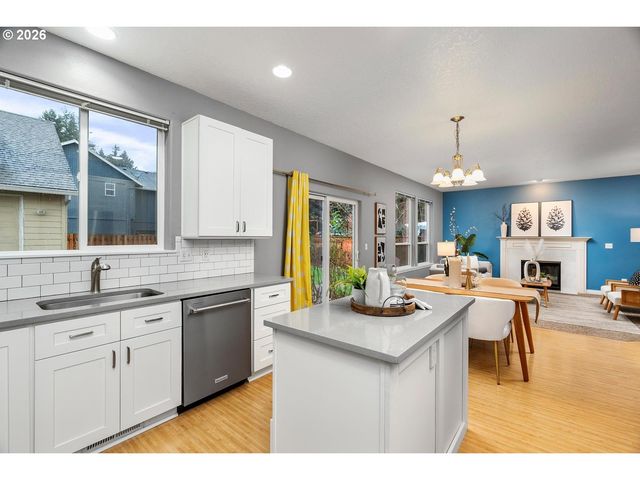 917 Ne 4TH Ave, Hillsboro, OR 97124