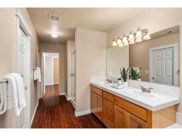 917 Ne 4TH Ave, Hillsboro, OR 97124