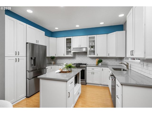 917 Ne 4TH Ave, Hillsboro, OR 97124