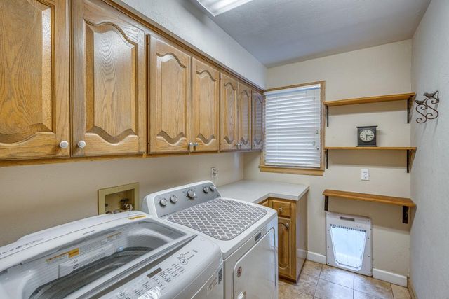 402 Meadowlakes DR, Meadowlakes, TX 78654