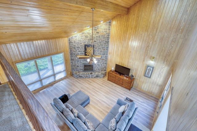 402 Meadowlakes DR, Meadowlakes, TX 78654