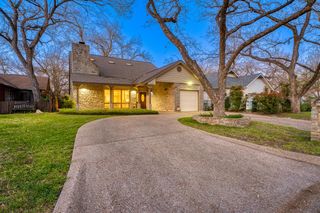 402 Meadowlakes DR, Meadowlakes, TX 78654