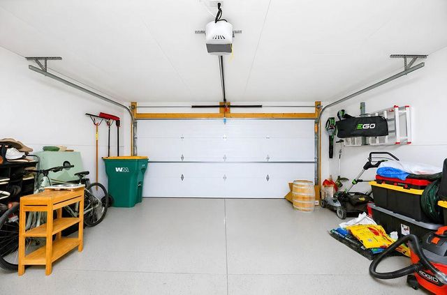 1235 Rachel Drive W, West Fargo, ND 58078