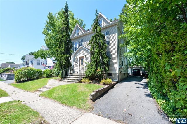 209 Merritt Avenue, Bergenfield, NJ 07621