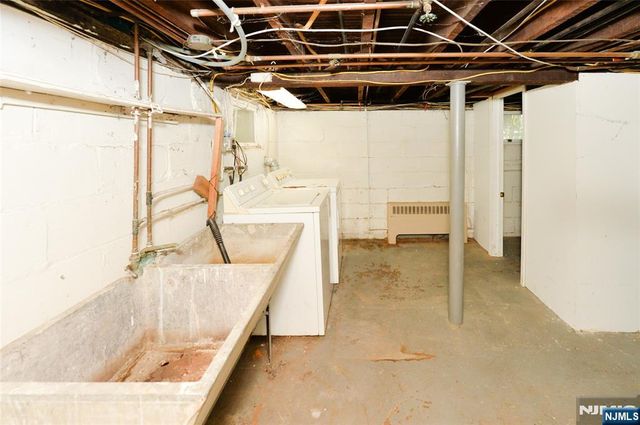 209 Merritt Avenue, Bergenfield, NJ 07621