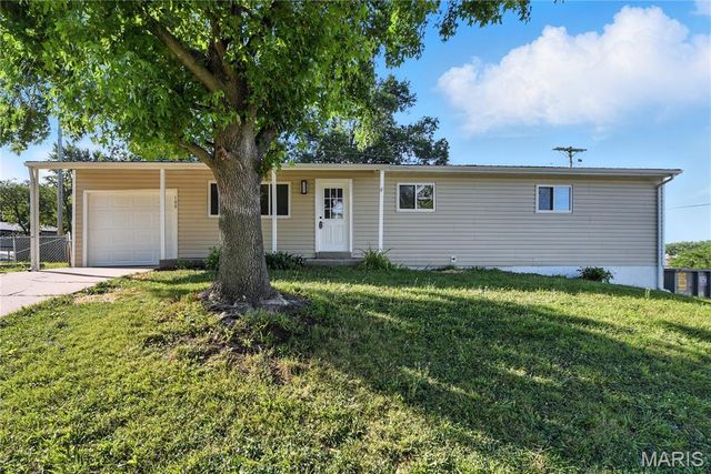 100 Toelle Drive, St Charles, MO 63304