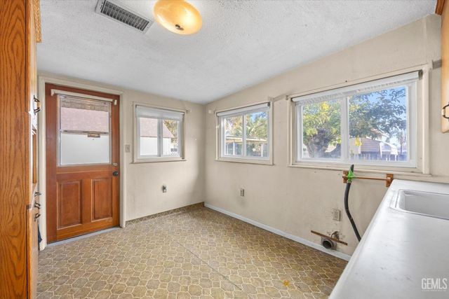 13754 Rosedale Highway, Bakersfield, CA 93314