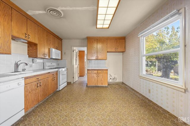 13754 Rosedale Highway, Bakersfield, CA 93314