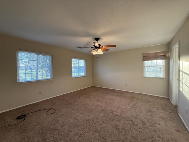 1212 Mount Vernon Rd, Bethpage, TN 37022