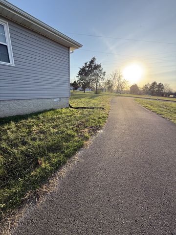 1212 Mount Vernon Rd, Bethpage, TN 37022