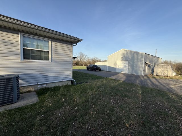 1212 Mount Vernon Rd, Bethpage, TN 37022