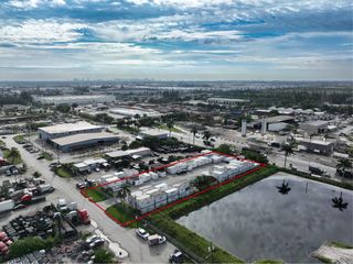 9140 NW 96th St, Medley, FL 33178