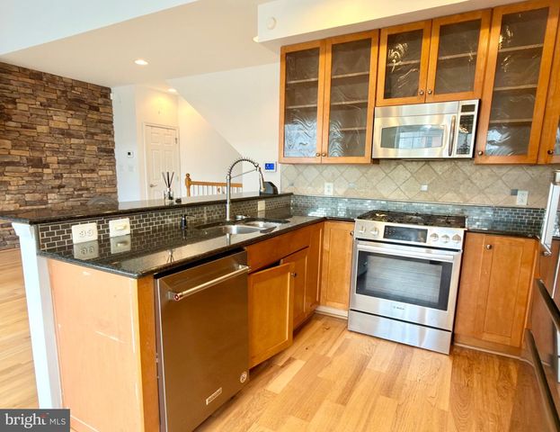 3202 DAVINCI DR, Philadelphia, PA 19145