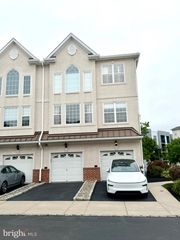 3202 DAVINCI DR, Philadelphia, PA 19145
